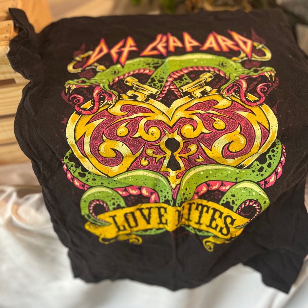 Def Leppard "Love Bites" Tee